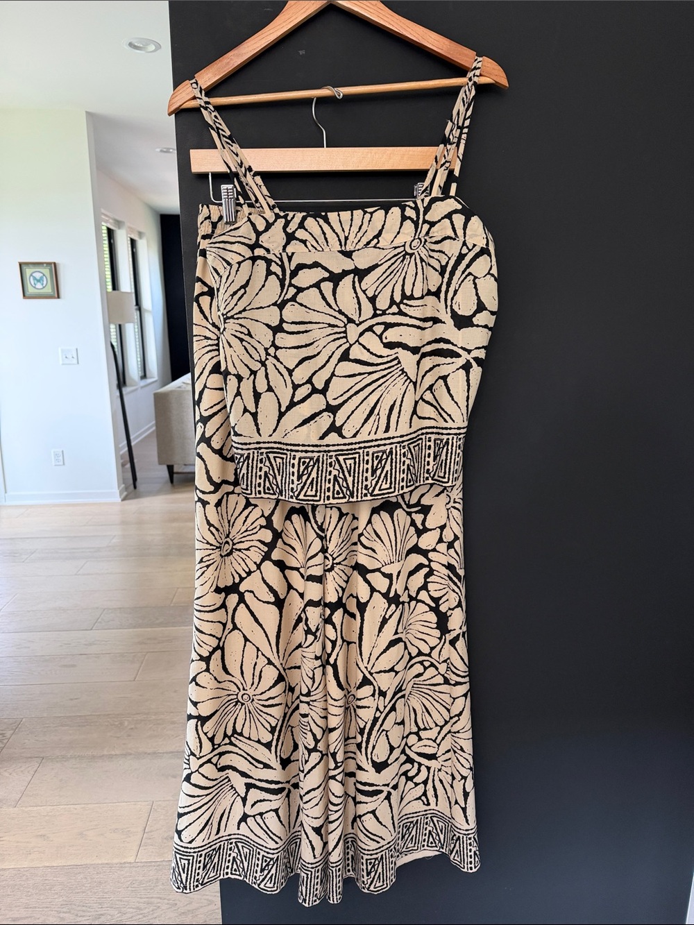 Evereve Beige & Black Floral 2 pc outfit
